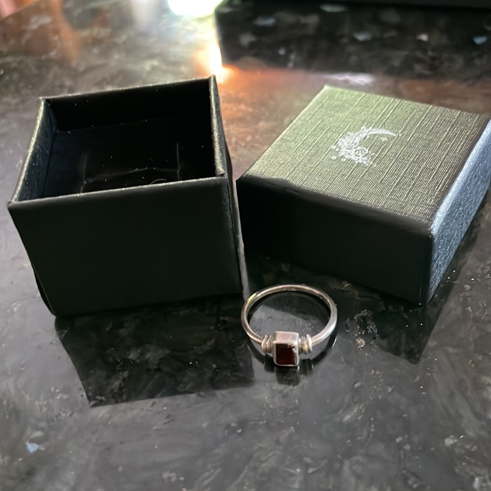 NEW Sterling silver garnet ring SZ 7 Stamped 925. Absolutely gorgeous - Picture 6 of 9